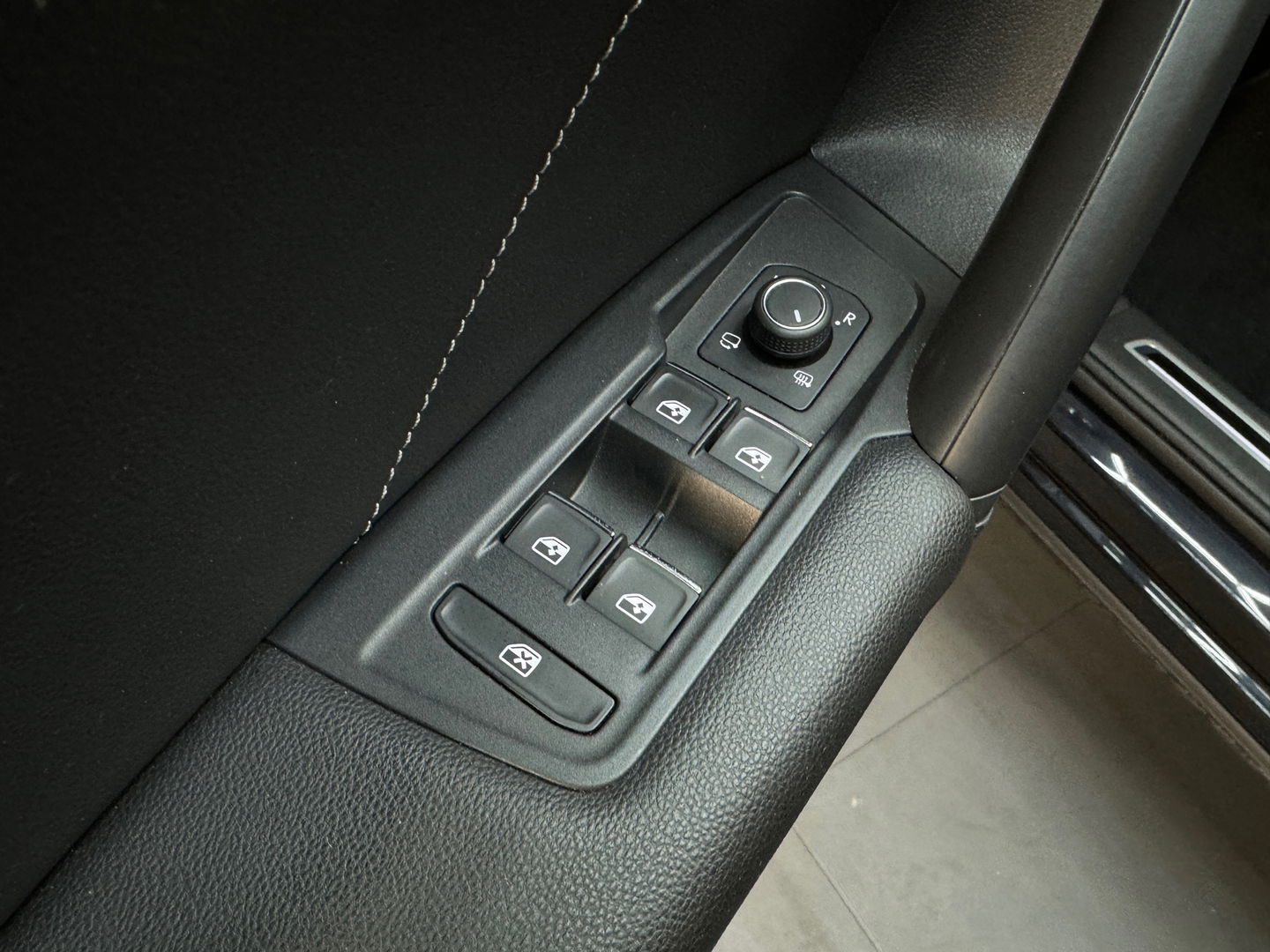 Volkswagen Tiguan 1.5 TSI R Line Pano|Keyless|Sfeer|360Camera