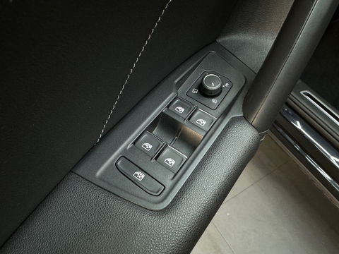 Volkswagen Tiguan 1.5 TSI R Line Pano|Keyless|Sfeer|360Camera