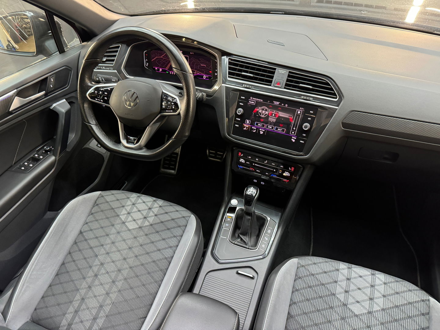 Volkswagen Tiguan 1.5 TSI R Line Pano|Keyless|Sfeer|360Camera