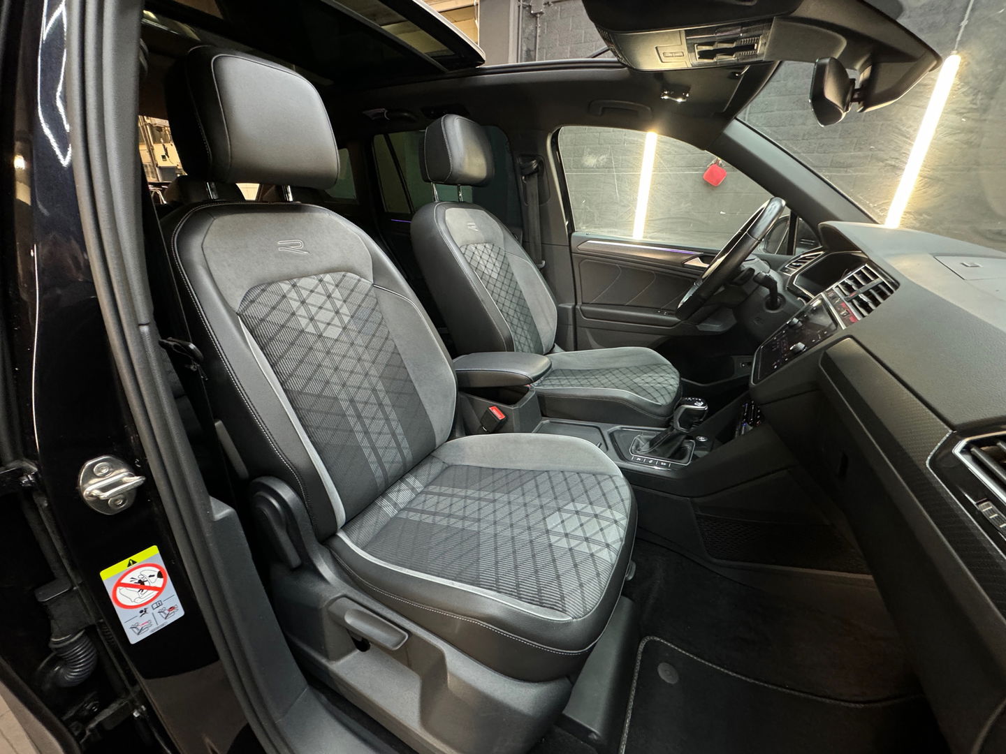 Volkswagen Tiguan 1.5 TSI R Line Pano|Keyless|Sfeer|360Camera