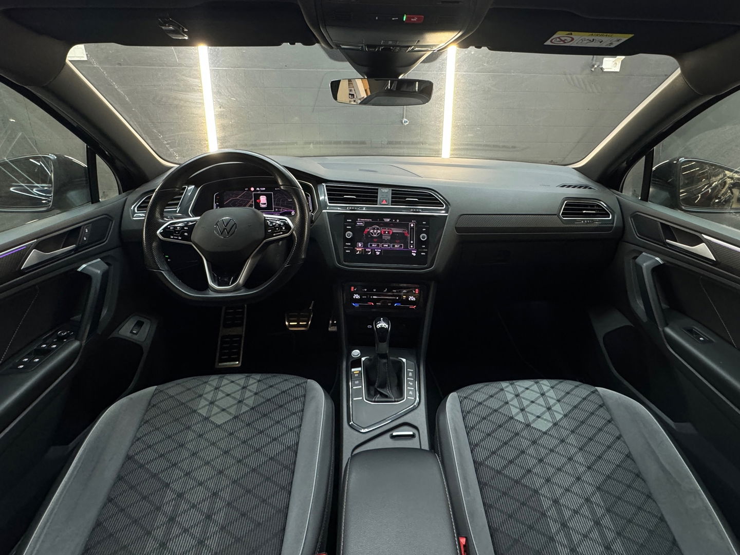 Volkswagen Tiguan 1.5 TSI R Line Pano|Keyless|Sfeer|360Camera