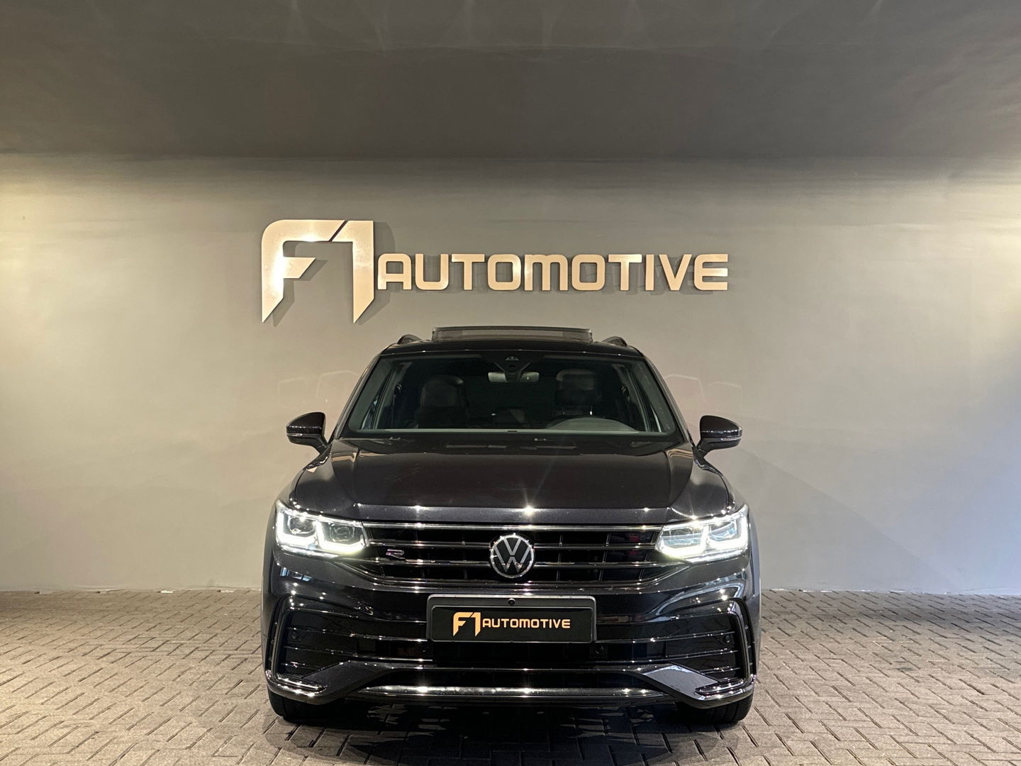 Volkswagen Tiguan 1.5 TSI R Line Pano|Keyless|Sfeer|360Camera