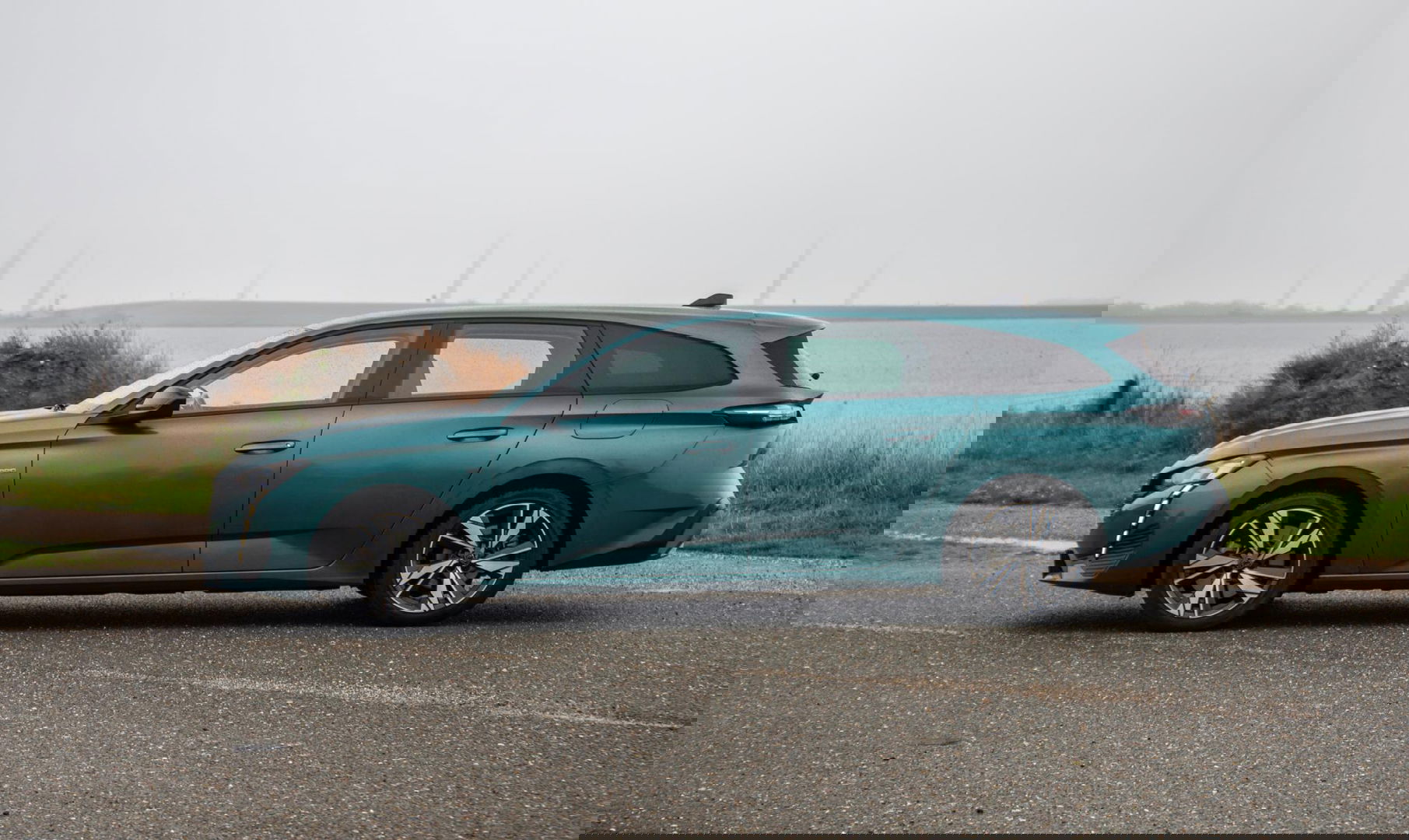 Peugeot 308 SW 1.6 HYbrid 180 Allure Pack Business AIRCO / CRUISE CONTROLE / CARPLAY / PLUG IN HYBRID / STOELVERWARMING