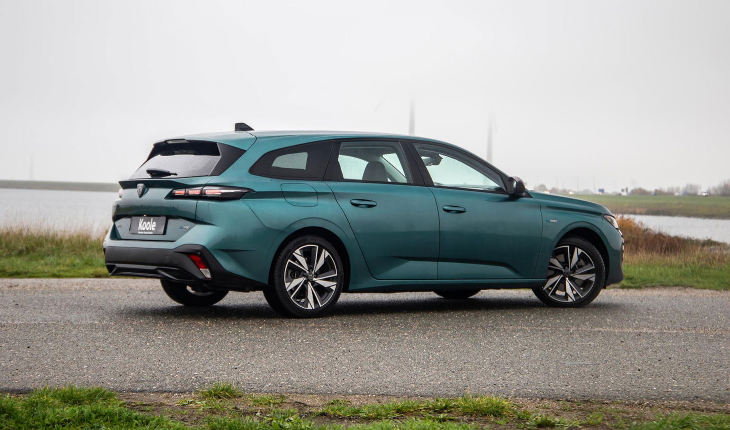 Peugeot 308 SW 1.6 HYbrid 180 Allure Pack Business AIRCO / CRUISE CONTROLE / CARPLAY / PLUG IN HYBRID / STOELVERWARMING