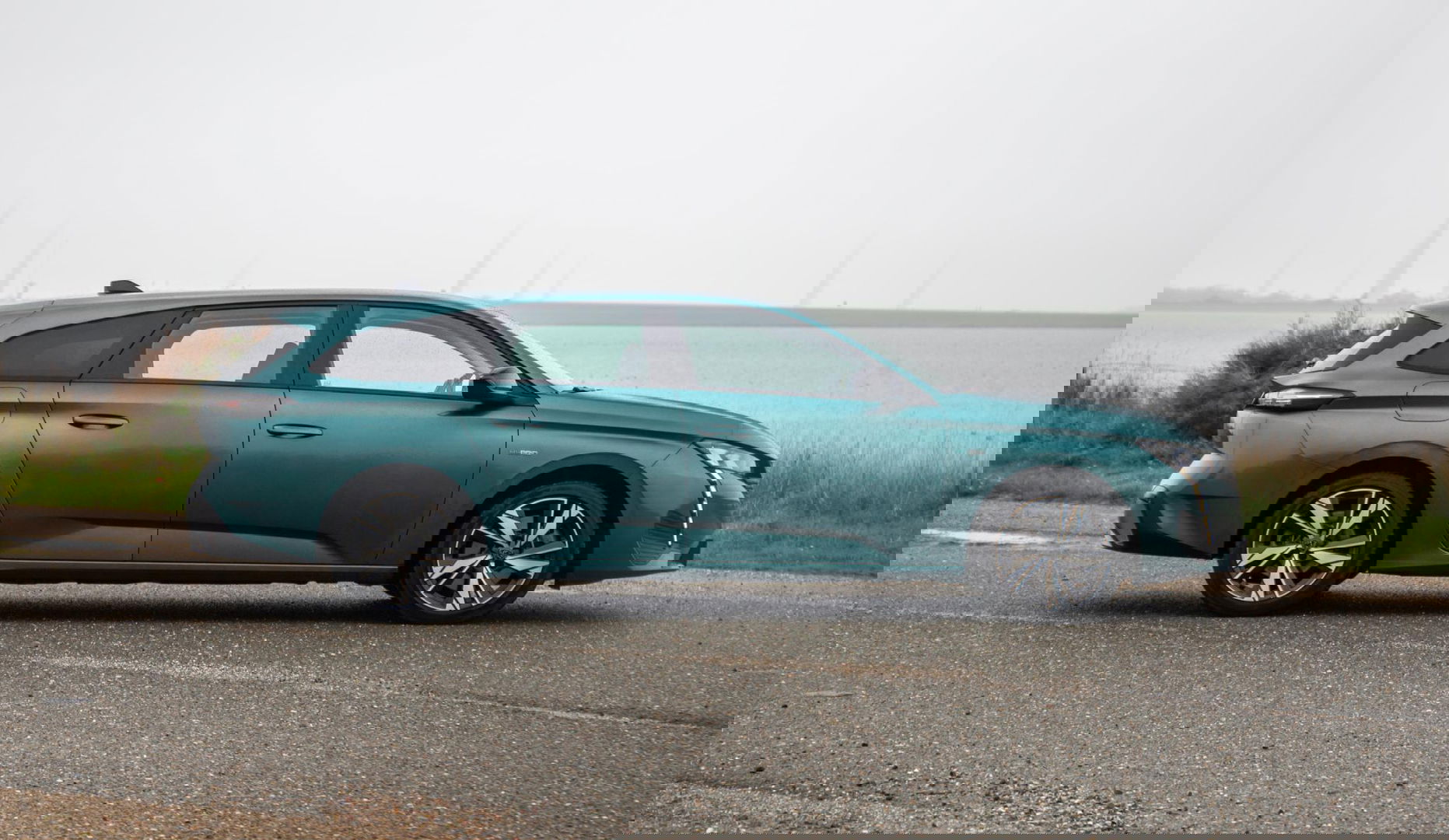 Peugeot 308 SW 1.6 HYbrid 180 Allure Pack Business AIRCO / CRUISE CONTROLE / CARPLAY / PLUG IN HYBRID / STOELVERWARMING