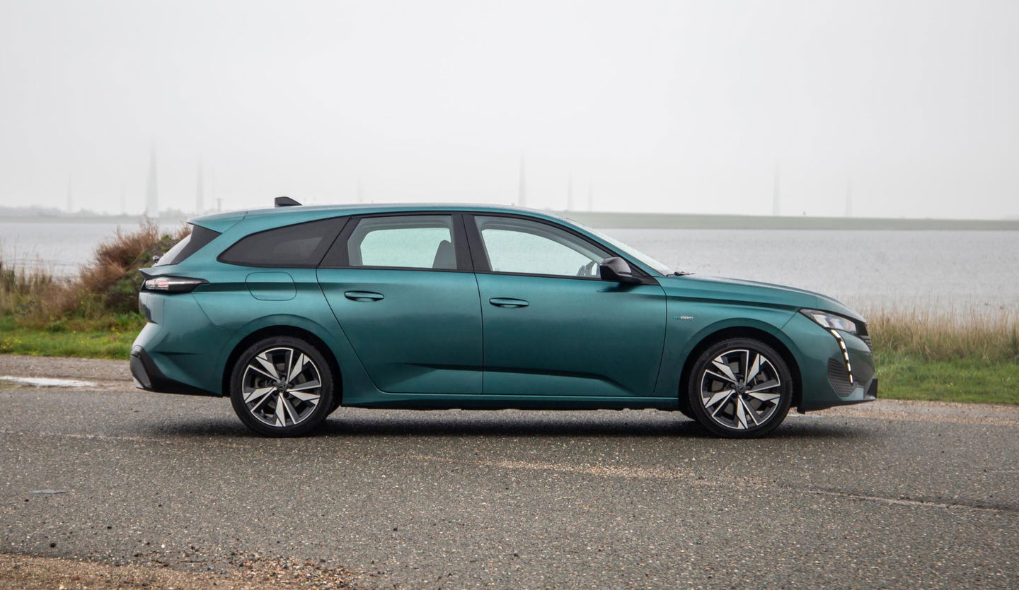 Peugeot 308 SW 1.6 HYbrid 180 Allure Pack Business AIRCO / CRUISE CONTROLE / CARPLAY / PLUG IN HYBRID / STOELVERWARMING