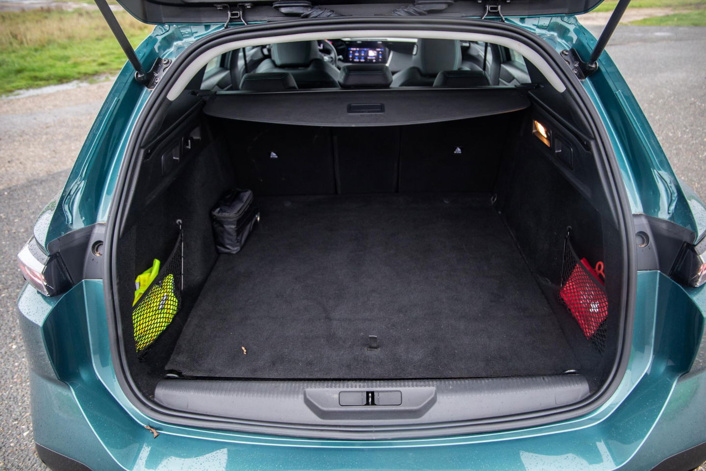 Peugeot 308 SW 1.6 HYbrid 180 Allure Pack Business AIRCO / CRUISE CONTROLE / CARPLAY / PLUG IN HYBRID / STOELVERWARMING