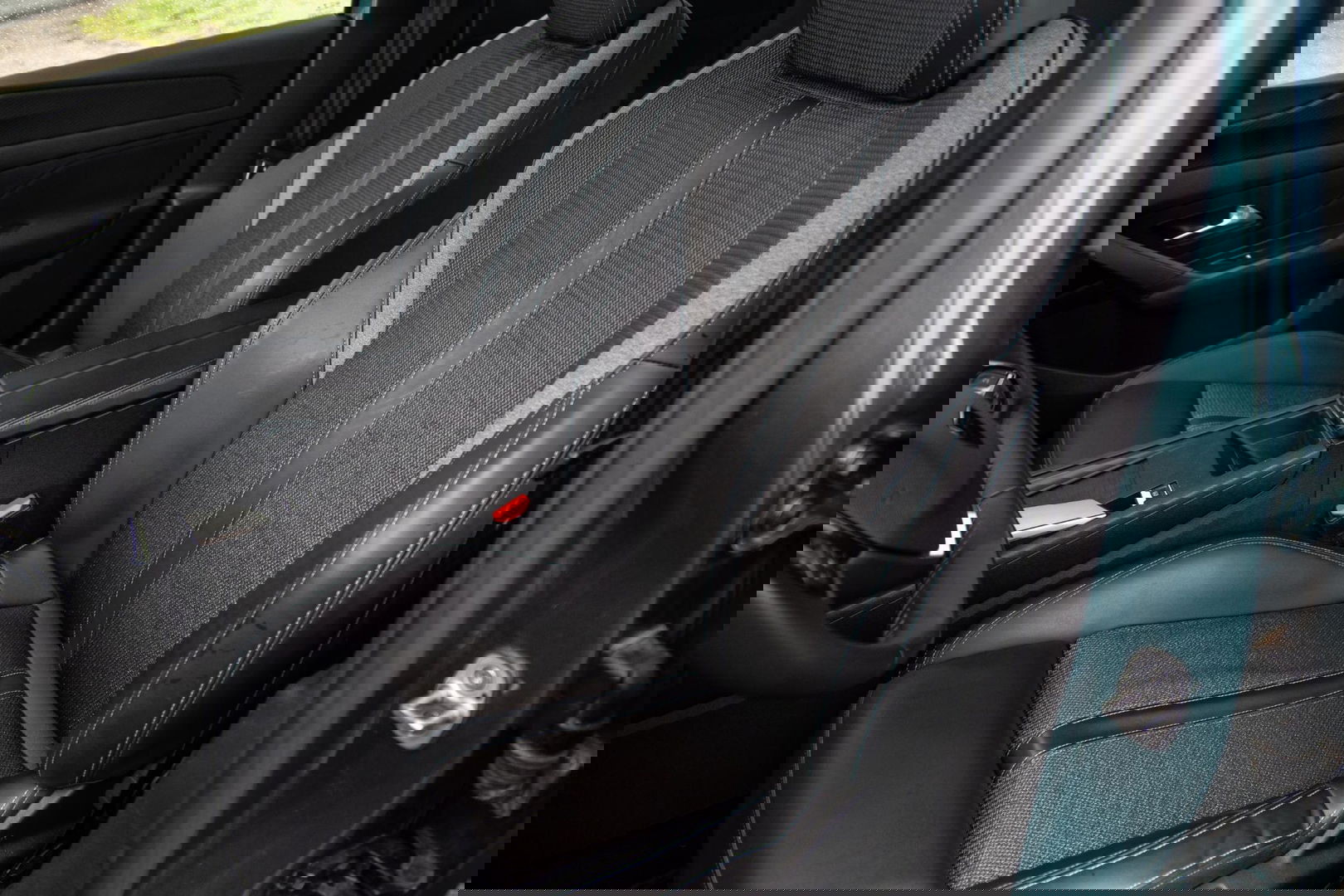 Peugeot 308 SW 1.6 HYbrid 180 Allure Pack Business AIRCO / CRUISE CONTROLE / CARPLAY / PLUG IN HYBRID / STOELVERWARMING