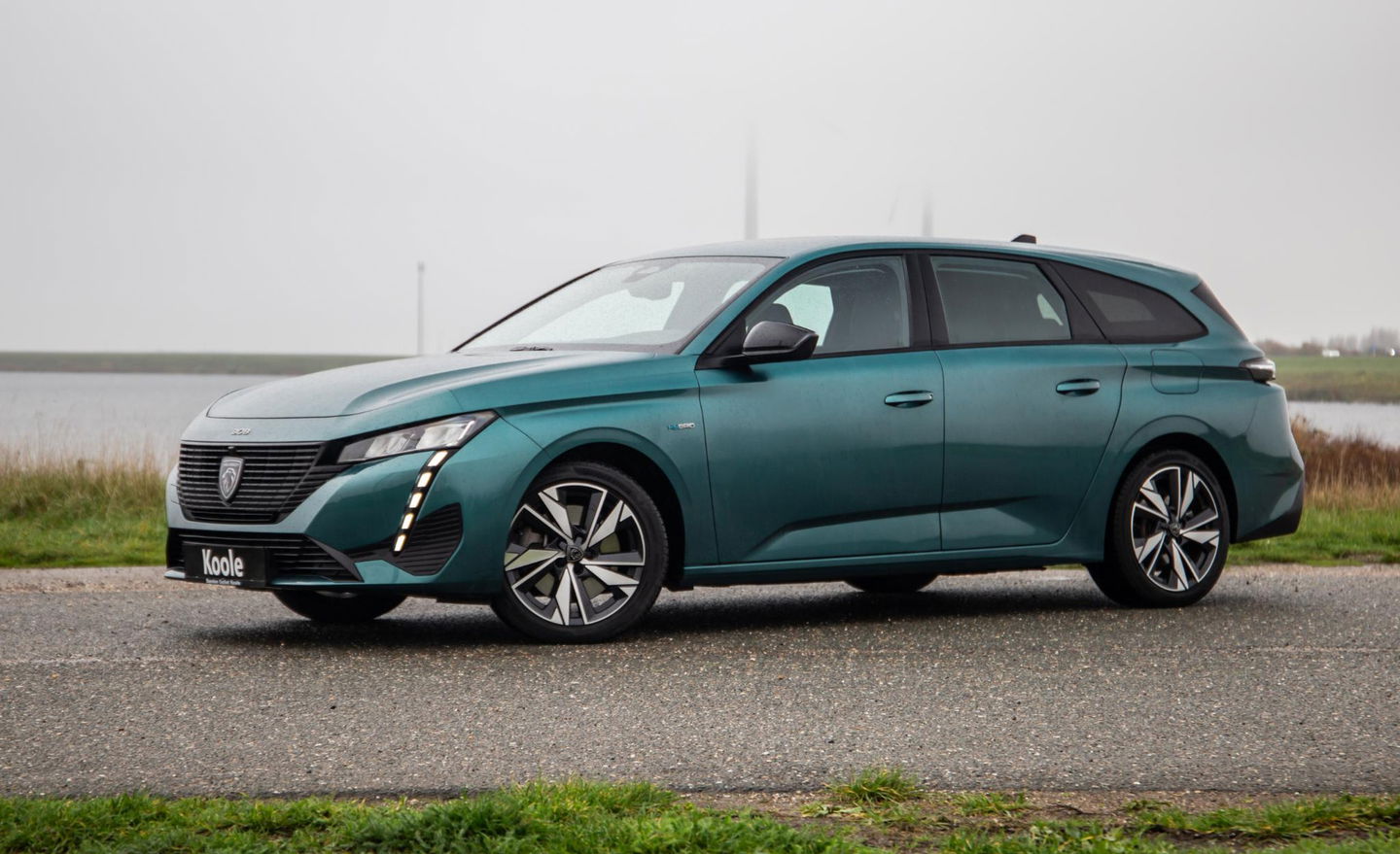 Peugeot 308 SW 1.6 HYbrid 180 Allure Pack Business AIRCO / CRUISE CONTROLE / CARPLAY / PLUG IN HYBRID / STOELVERWARMING