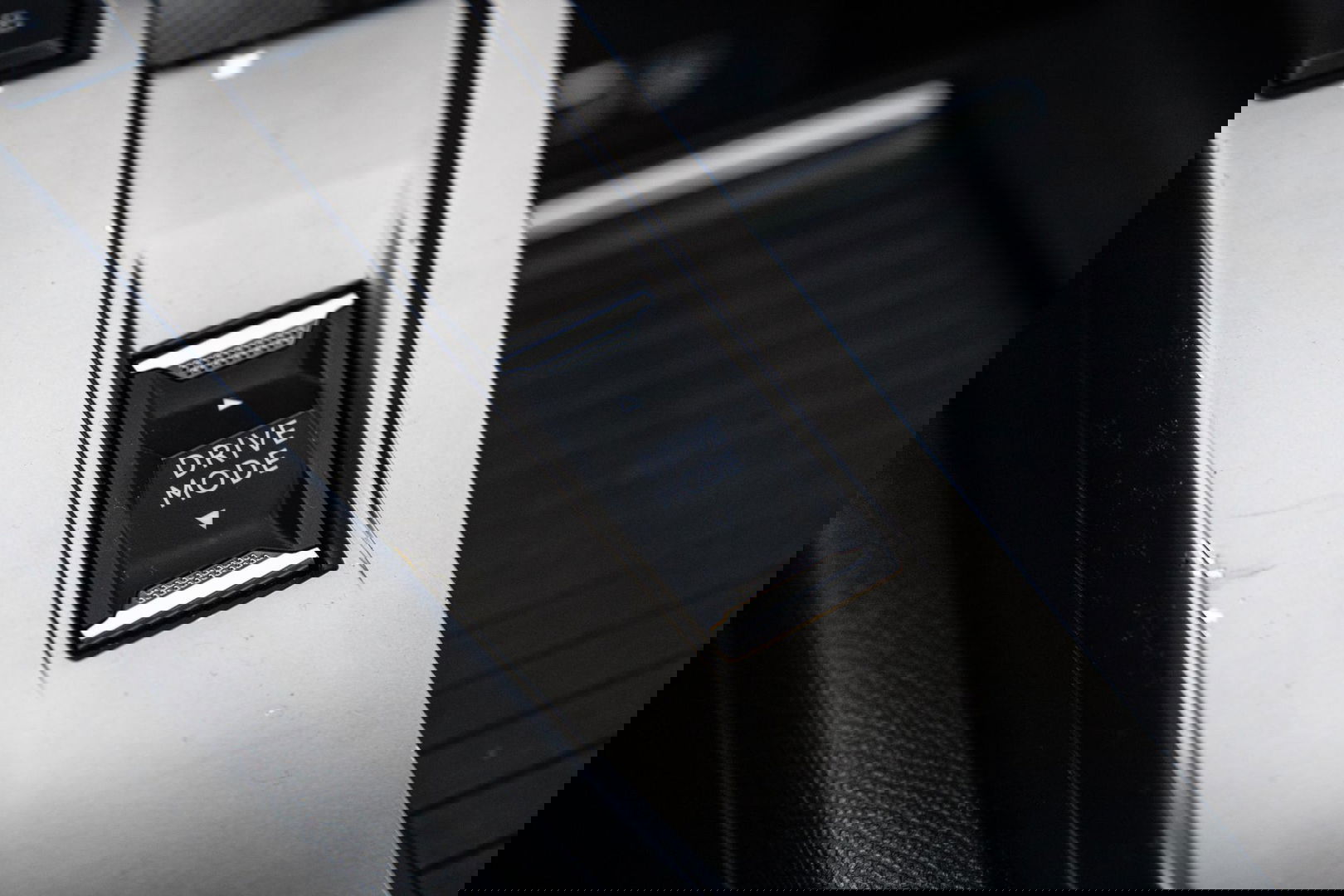 Peugeot 308 SW 1.6 HYbrid 180 Allure Pack Business AIRCO / CRUISE CONTROLE / CARPLAY / PLUG IN HYBRID / STOELVERWARMING