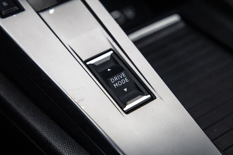 Peugeot 308 SW 1.6 HYbrid 180 Allure Pack Business AIRCO / CRUISE CONTROLE / CARPLAY / PLUG IN HYBRID / STOELVERWARMING