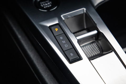 Peugeot 308 SW 1.6 HYbrid 180 Allure Pack Business AIRCO / CRUISE CONTROLE / CARPLAY / PLUG IN HYBRID / STOELVERWARMING