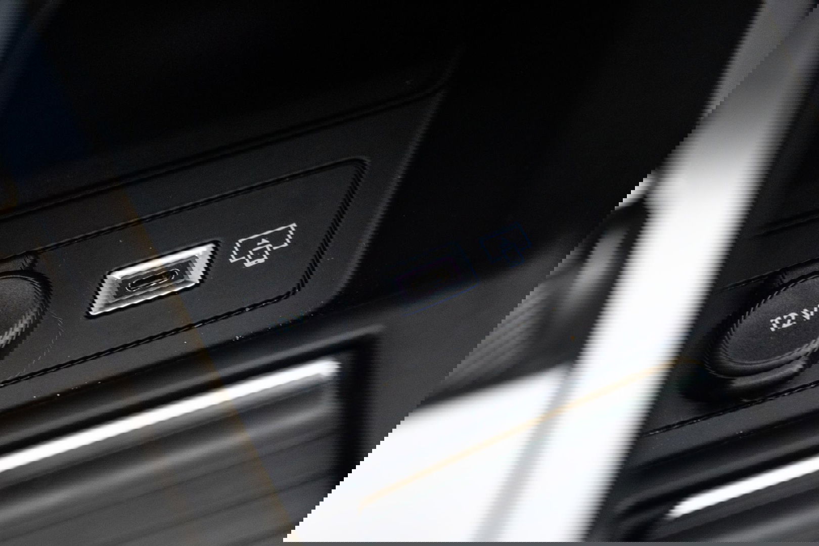 Peugeot 308 SW 1.6 HYbrid 180 Allure Pack Business AIRCO / CRUISE CONTROLE / CARPLAY / PLUG IN HYBRID / STOELVERWARMING