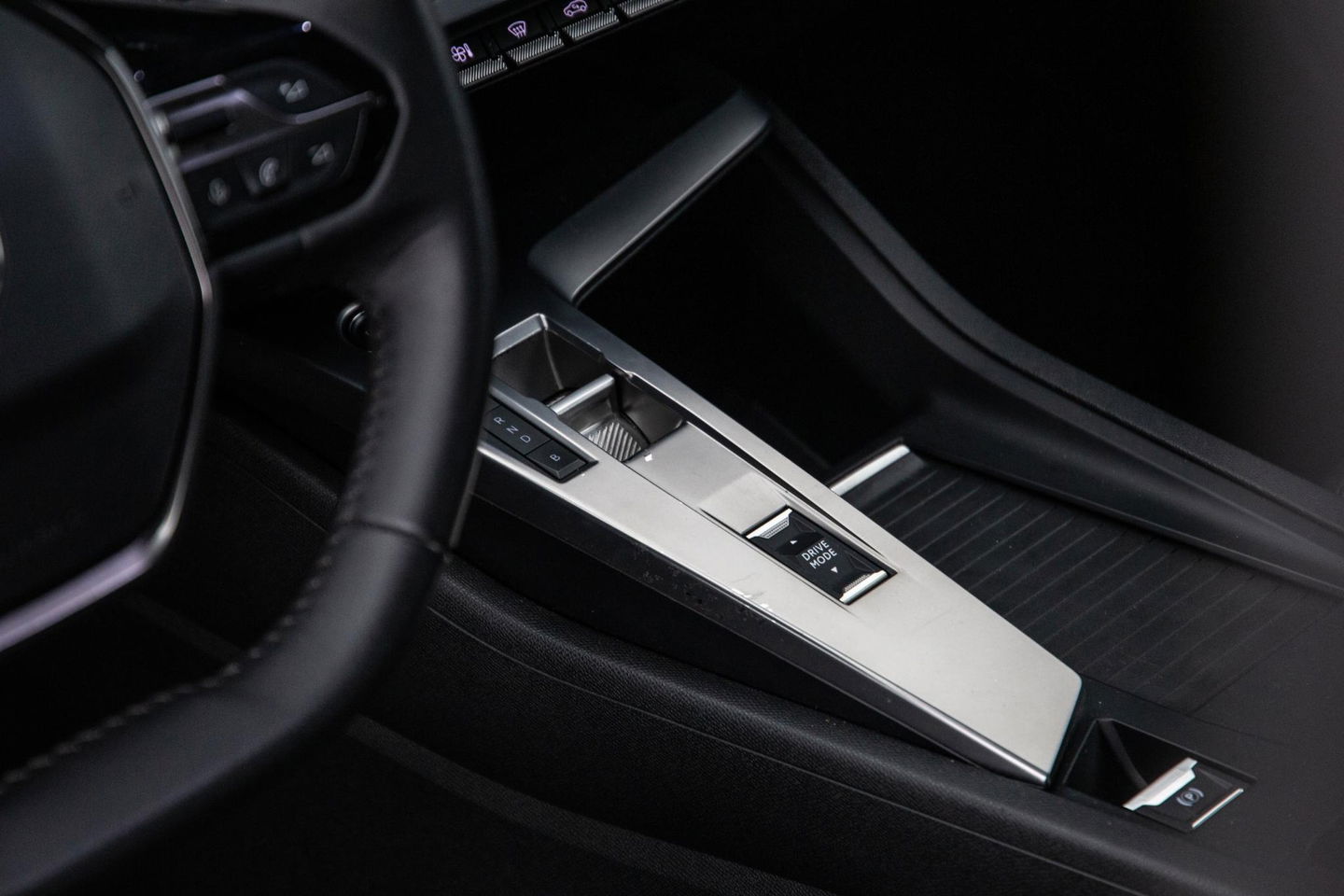 Peugeot 308 SW 1.6 HYbrid 180 Allure Pack Business AIRCO / CRUISE CONTROLE / CARPLAY / PLUG IN HYBRID / STOELVERWARMING