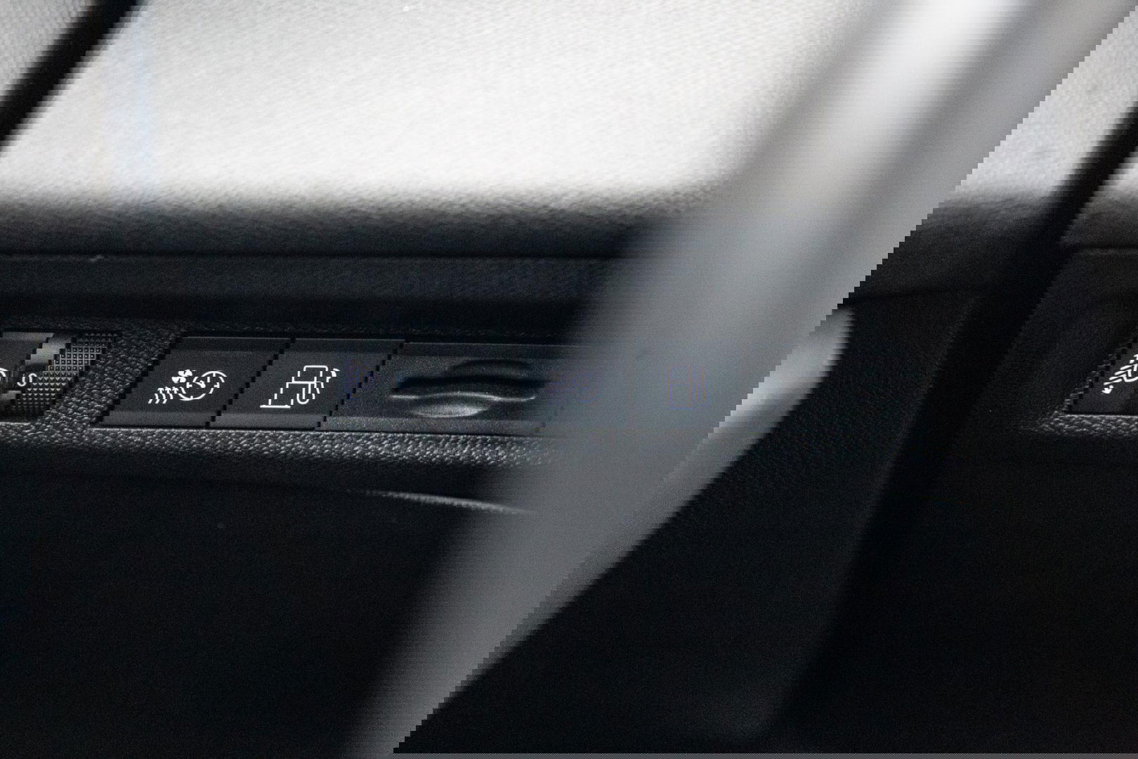 Peugeot 308 SW 1.6 HYbrid 180 Allure Pack Business AIRCO / CRUISE CONTROLE / CARPLAY / PLUG IN HYBRID / STOELVERWARMING