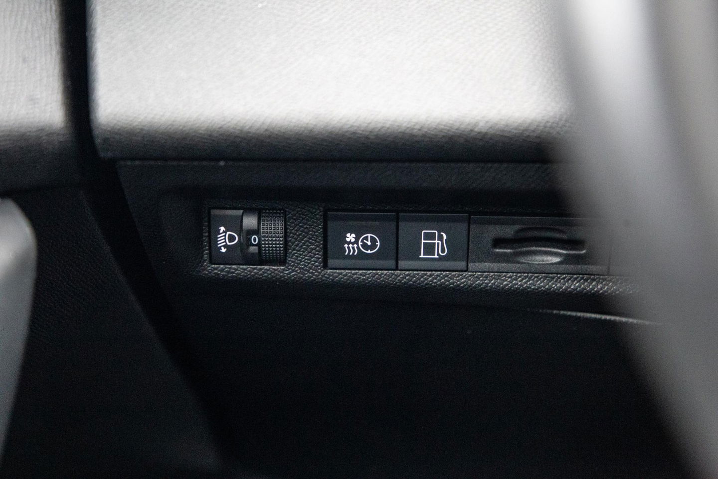 Peugeot 308 SW 1.6 HYbrid 180 Allure Pack Business AIRCO / CRUISE CONTROLE / CARPLAY / PLUG IN HYBRID / STOELVERWARMING