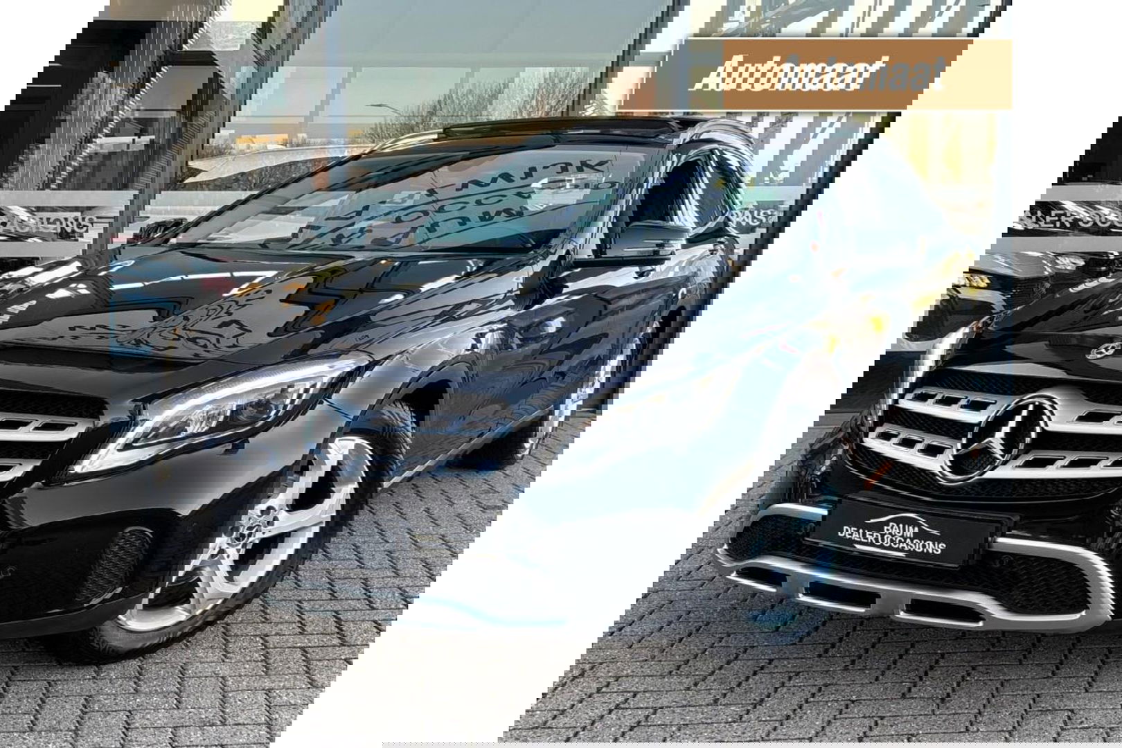 Mercedes-Benz GLA 200 PREMIUM PLUS AUTOMAAT PANORAMA AIRCO NAVI PDC.