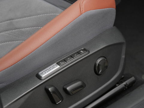 Volkswagen ID.4 1ST MAX 77kWh/ PANORAMADAK/ 360°CAMERA/ ELEKT. KLEP/ WEGKL. TREKHAAK/