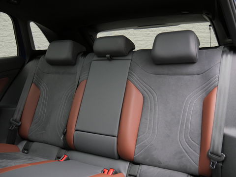 Volkswagen ID.4 1ST MAX 77kWh/ PANORAMADAK/ 360°CAMERA/ ELEKT. KLEP/ WEGKL. TREKHAAK/