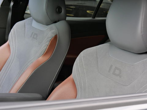 Volkswagen ID.4 1ST MAX 77kWh/ PANORAMADAK/ 360°CAMERA/ ELEKT. KLEP/ WEGKL. TREKHAAK/