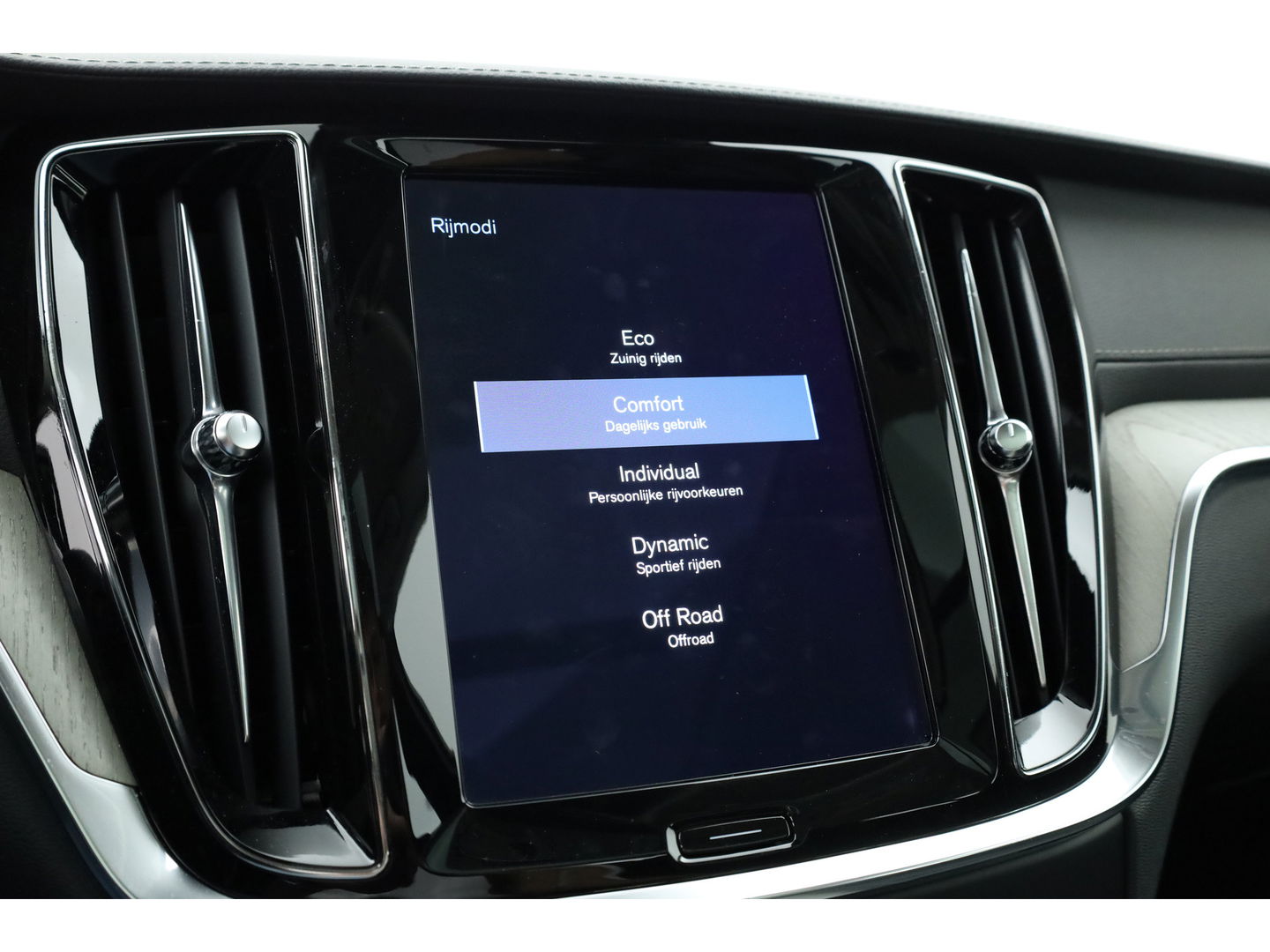 Volvo V60 Cross Country 2.0 B5 AWD Pro | Full Option | Pano | Massage | B&W audio | Ventilatie | HUD | Trekhaak