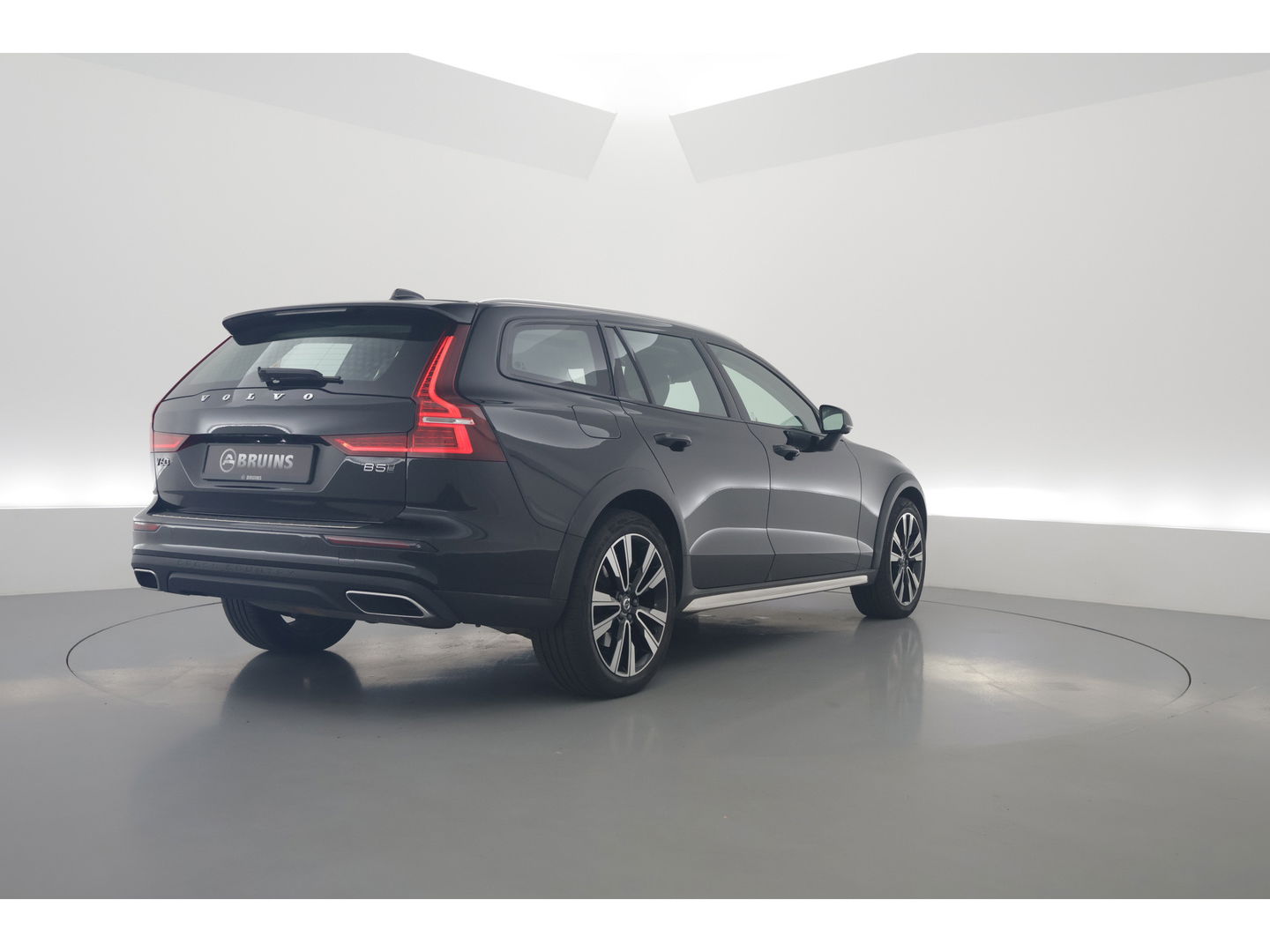 Volvo V60 Cross Country 2.0 B5 AWD Pro | Full Option | Pano | Massage | B&W audio | Ventilatie | HUD | Trekhaak