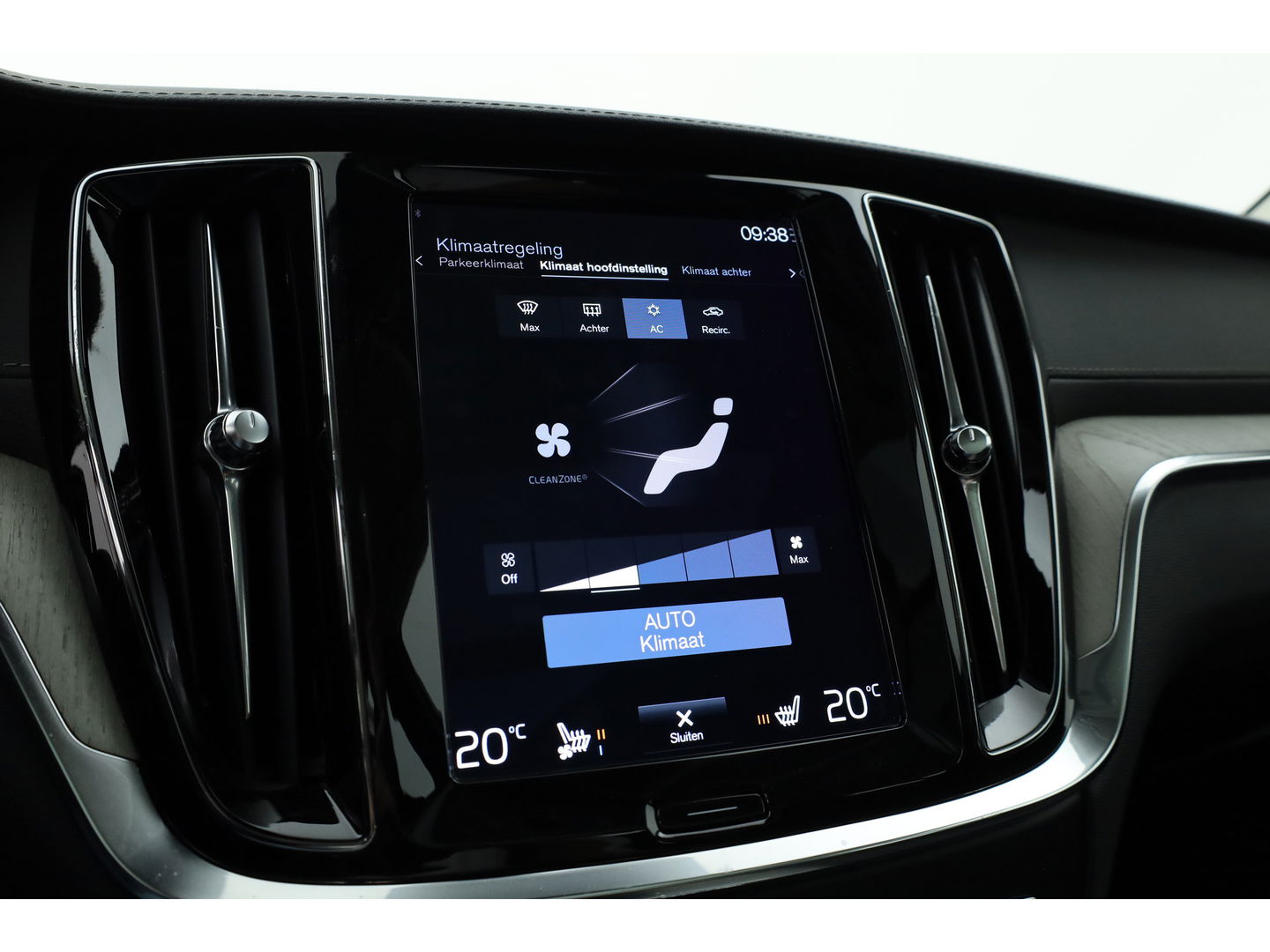 Volvo V60 Cross Country 2.0 B5 AWD Pro | Full Option | Pano | Massage | B&W audio | Ventilatie | HUD | Trekhaak