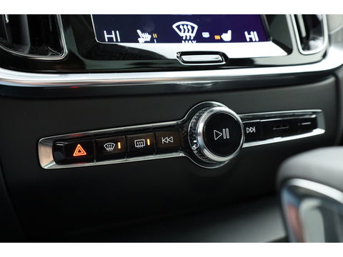 Volvo V60 Cross Country 2.0 B5 AWD Pro | Full Option | Pano | Massage | B&W audio | Ventilatie | HUD | Trekhaak
