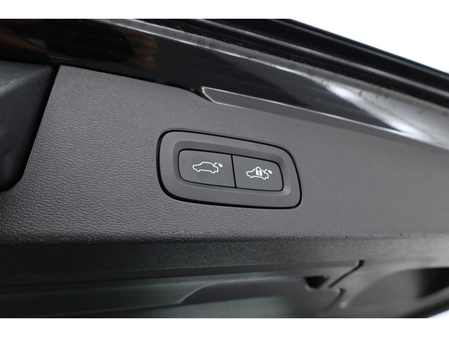 Volvo V60 Cross Country 2.0 B5 AWD Pro | Full Option | Pano | Massage | B&W audio | Ventilatie | HUD | Trekhaak