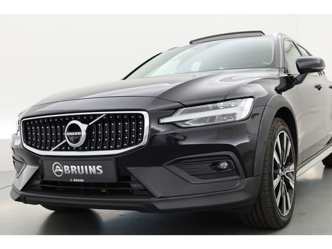 Volvo V60 Cross Country 2.0 B5 AWD Pro | Full Option | Pano | Massage | B&W audio | Ventilatie | HUD | Trekhaak