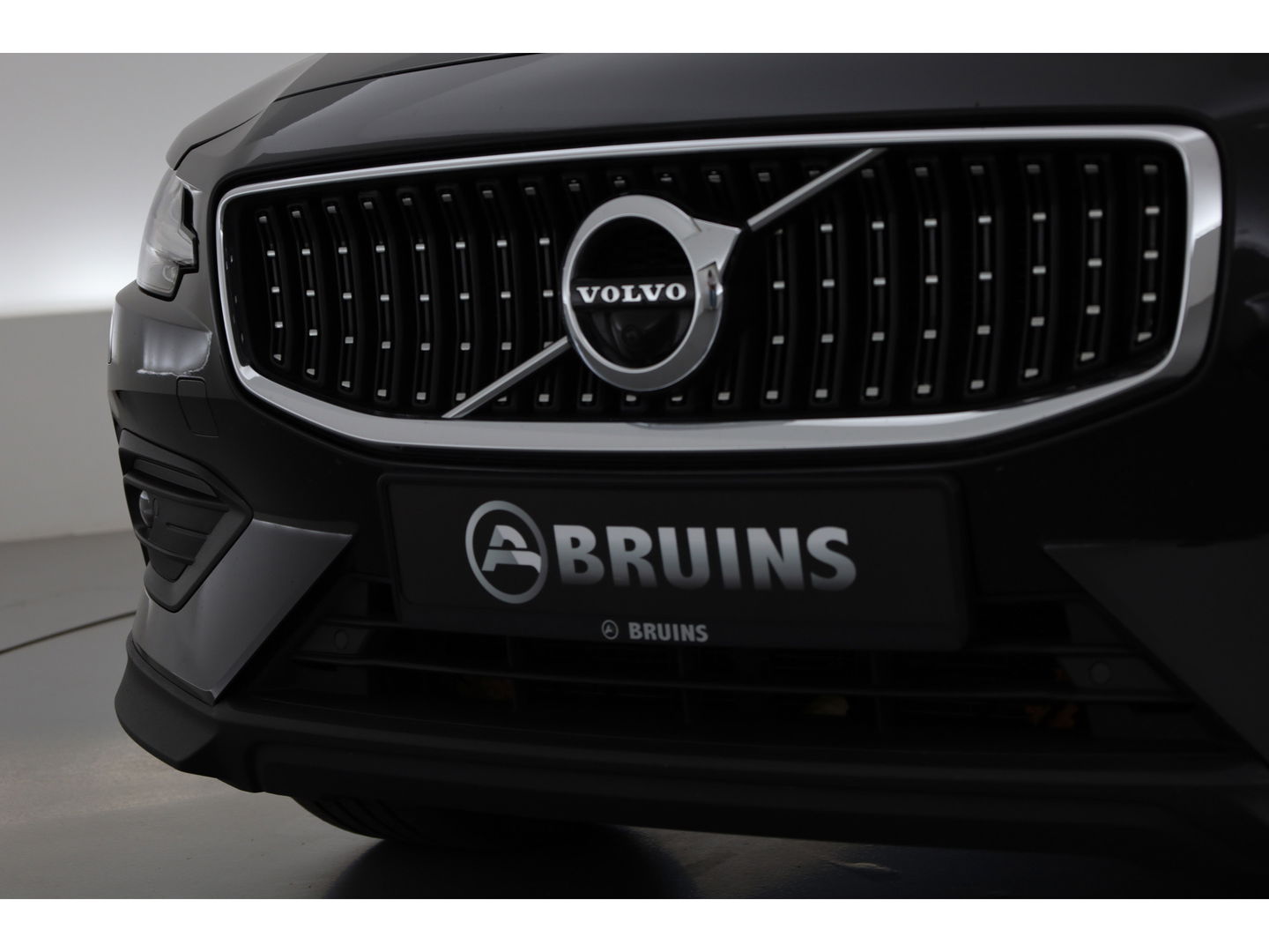 Volvo V60 Cross Country 2.0 B5 AWD Pro | Full Option | Pano | Massage | B&W audio | Ventilatie | HUD | Trekhaak