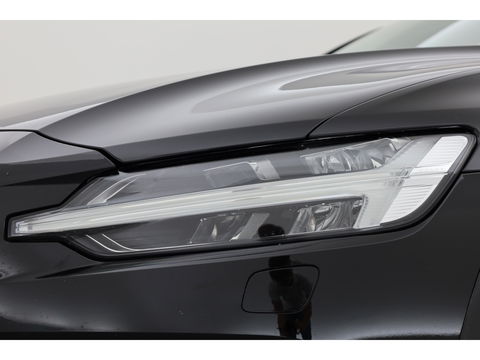 Volvo V60 Cross Country 2.0 B5 AWD Pro | Full Option | Pano | Massage | B&W audio | Ventilatie | HUD | Trekhaak