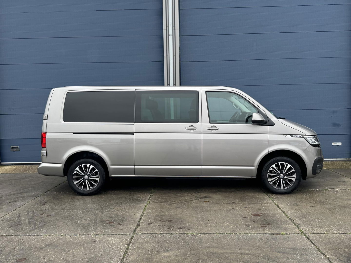 Volkswagen Transporter 2.0 TDI L2H1 30 DC DUBBEL CABINE / VIRTUAL COCKPIT / AUTOMAAT / CARPLAY / BULLI