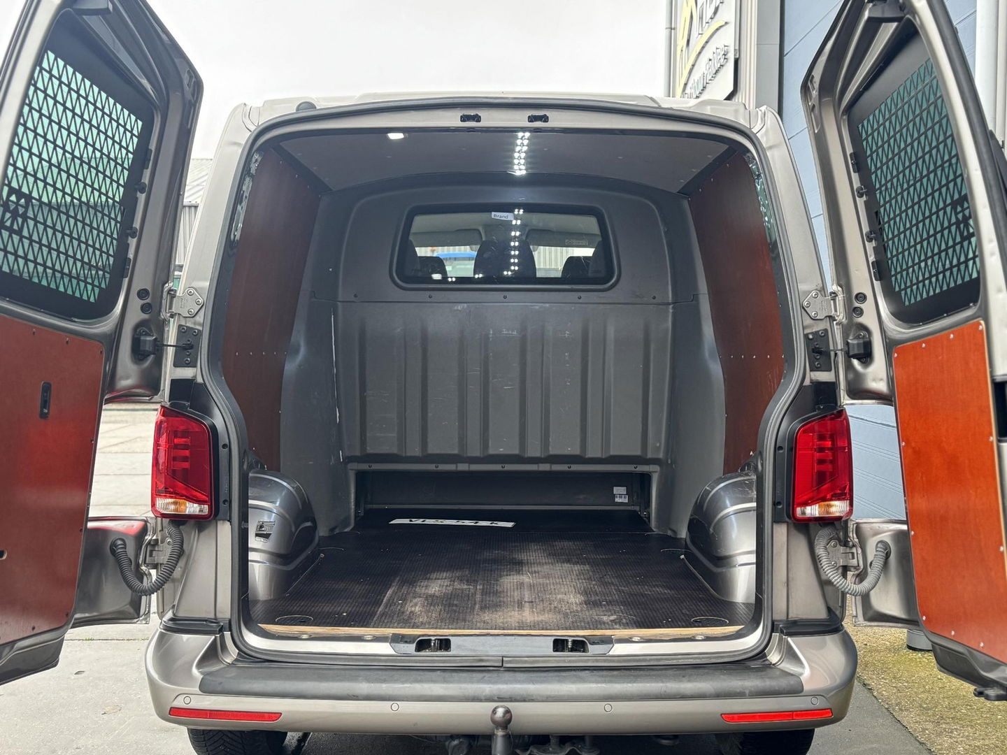 Volkswagen Transporter 2.0 TDI L2H1 30 DC DUBBEL CABINE / VIRTUAL COCKPIT / AUTOMAAT / CARPLAY / BULLI