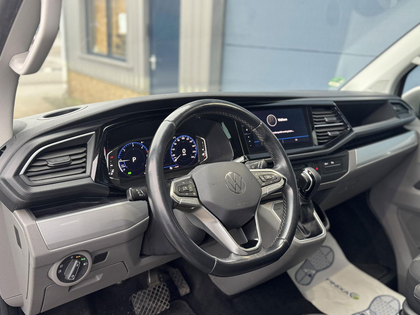 Volkswagen Transporter 2.0 TDI L2H1 30 DC DUBBEL CABINE / VIRTUAL COCKPIT / AUTOMAAT / CARPLAY / BULLI