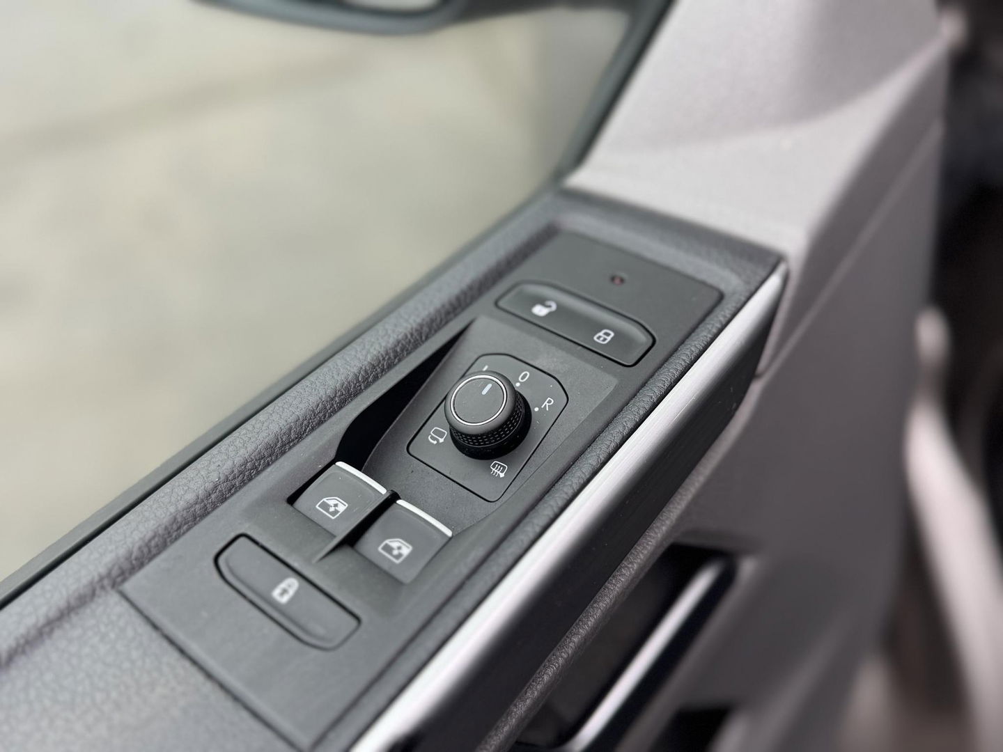 Volkswagen Transporter 2.0 TDI L2H1 30 DC DUBBEL CABINE / VIRTUAL COCKPIT / AUTOMAAT / CARPLAY / BULLI