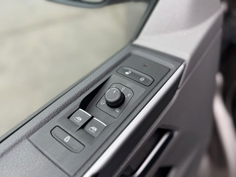 Volkswagen Transporter 2.0 TDI L2H1 30 DC DUBBEL CABINE / VIRTUAL COCKPIT / AUTOMAAT / CARPLAY / BULLI