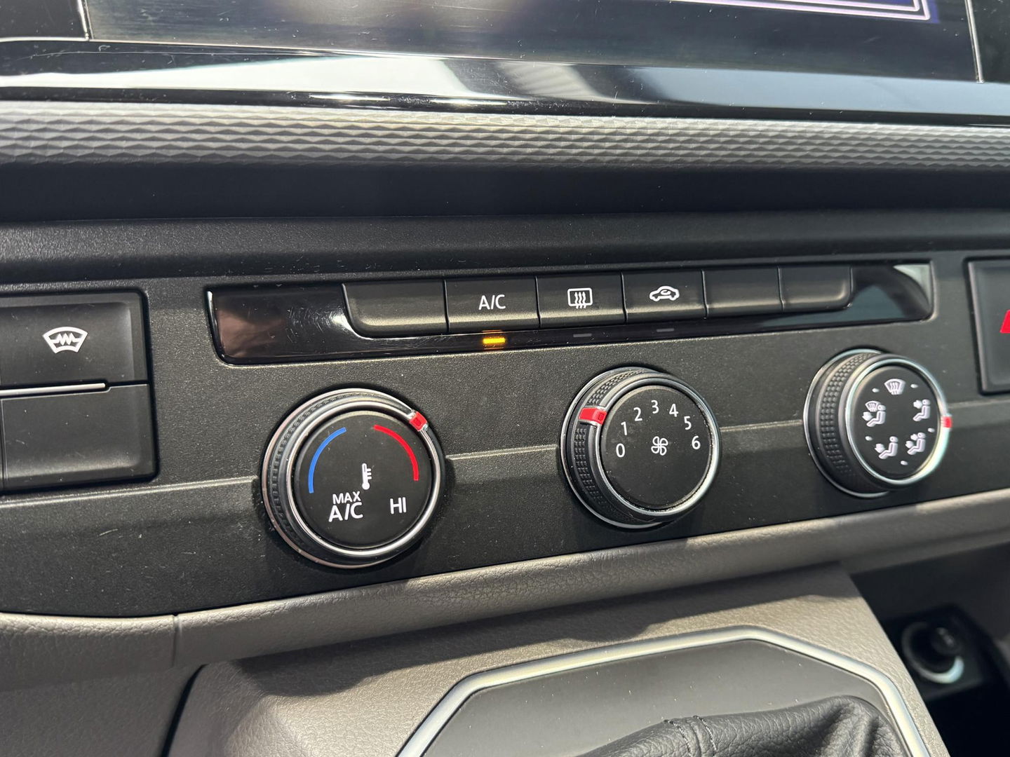 Volkswagen Transporter 2.0 TDI L2H1 30 DC DUBBEL CABINE / VIRTUAL COCKPIT / AUTOMAAT / CARPLAY / BULLI