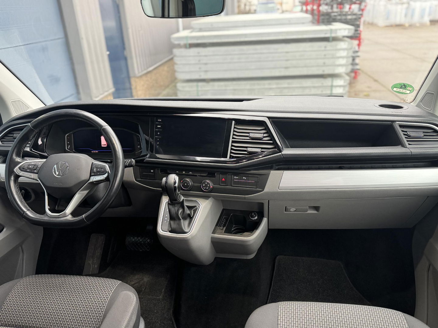 Volkswagen Transporter 2.0 TDI L2H1 30 DC DUBBEL CABINE / VIRTUAL COCKPIT / AUTOMAAT / CARPLAY / BULLI