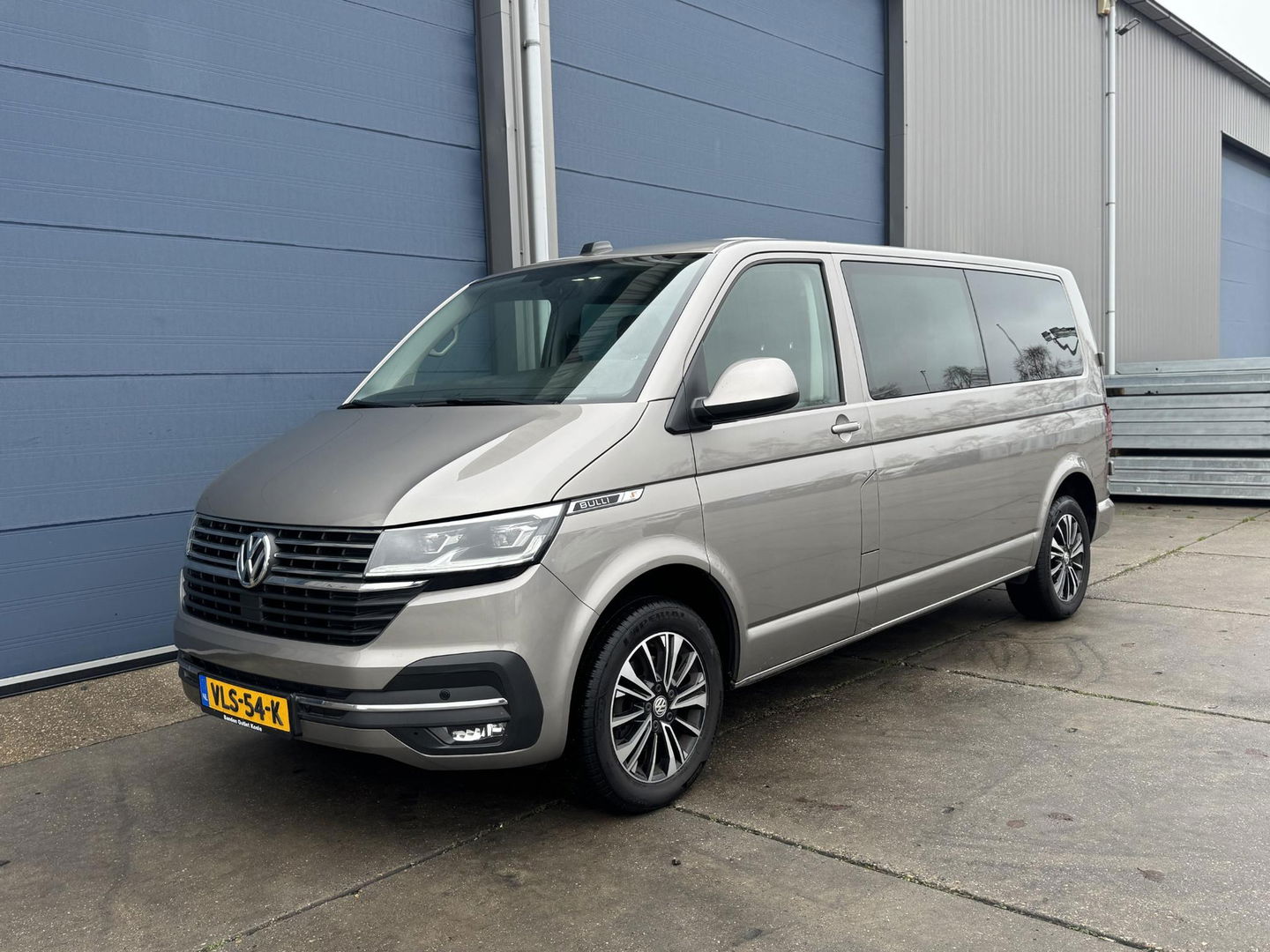 Volkswagen Transporter 2.0 TDI L2H1 30 DC DUBBEL CABINE / VIRTUAL COCKPIT / AUTOMAAT / CARPLAY / BULLI