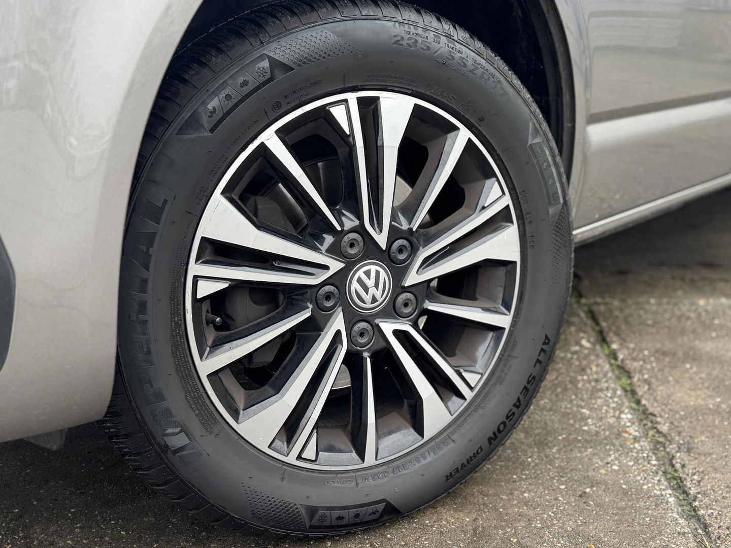 Volkswagen Transporter 2.0 TDI L2H1 30 DC DUBBEL CABINE / VIRTUAL COCKPIT / AUTOMAAT / CARPLAY / BULLI