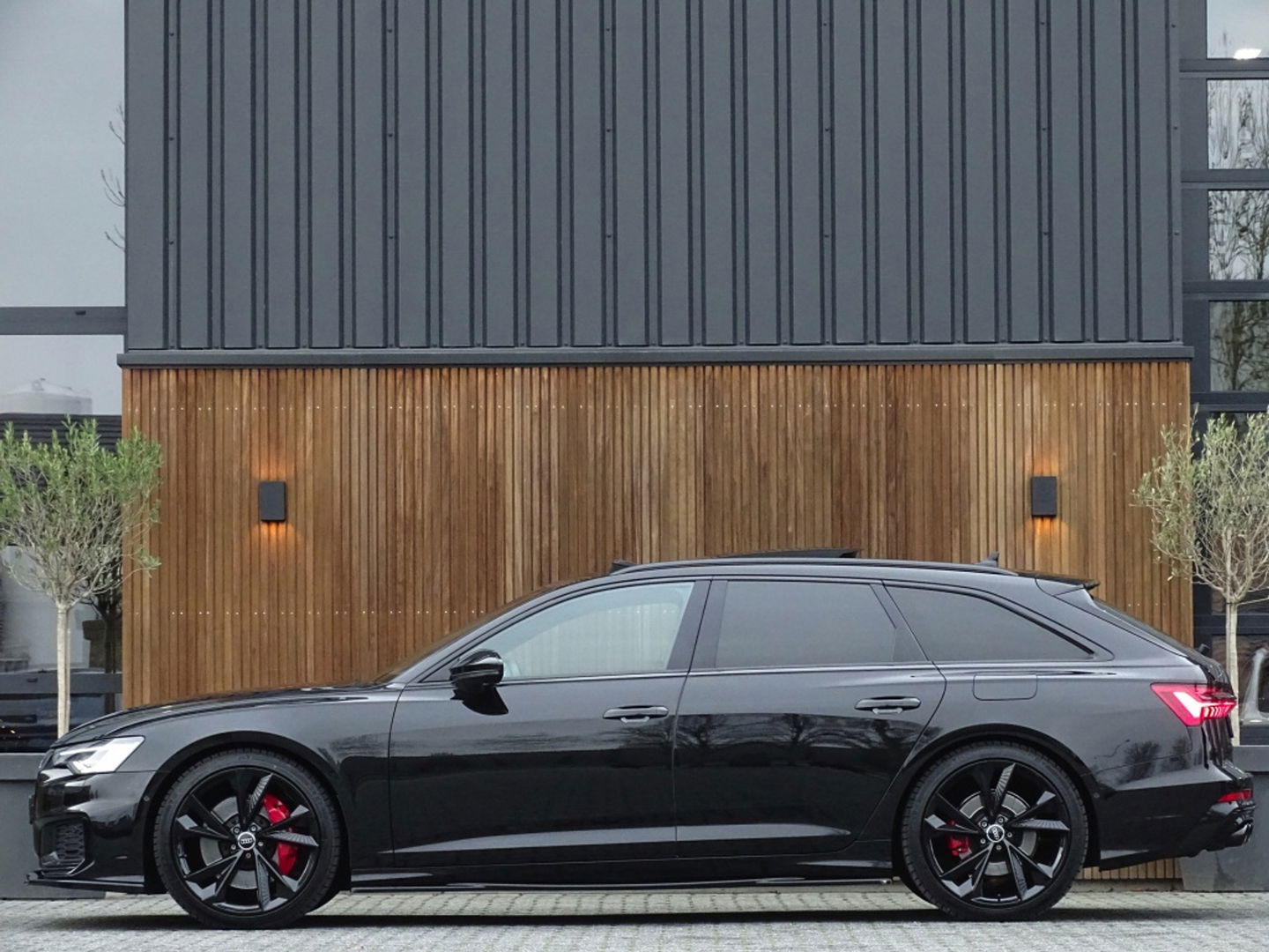 Audi A6 Avant 55 TFSI e 367PK Quattro / S6 Edition / Competition / LED