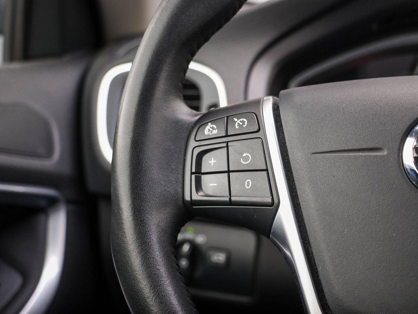 Volvo V40 1.5 T2 Polar+ Automaat | Navigatie | Stoelverwarming | LED