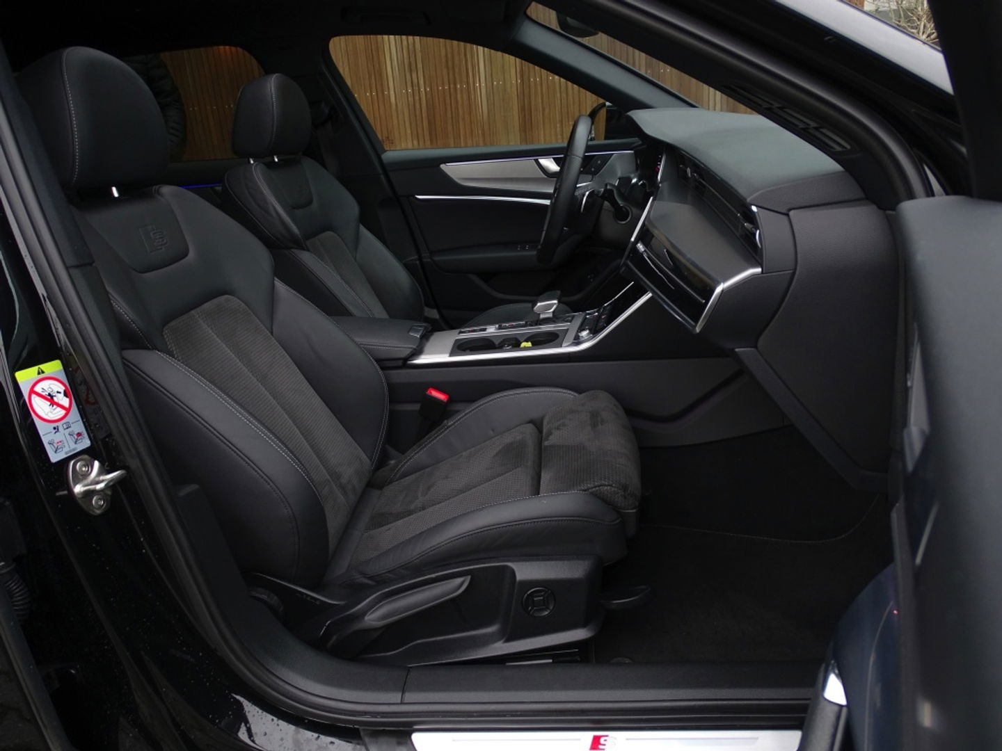 Audi A6 Avant 55 TFSI e 367PK Quattro / S6 Edition / Competition / LED