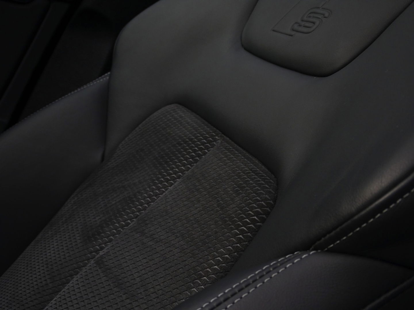 Audi A6 Avant 55 TFSI e 367PK Quattro / S6 Edition / Competition / LED