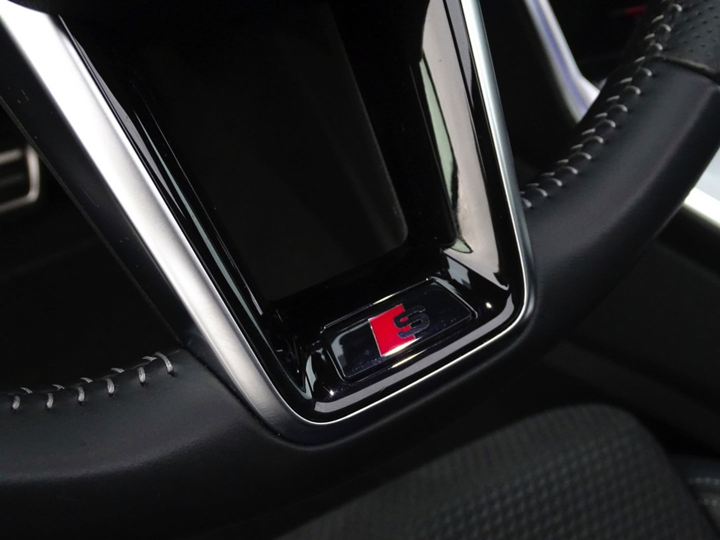 Audi A6 Avant 55 TFSI e 367PK Quattro / S6 Edition / Competition / LED