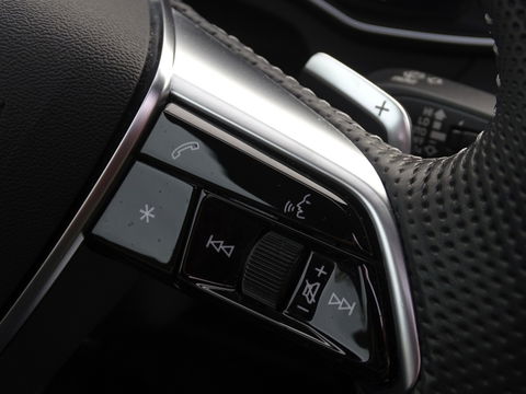 Audi A6 Avant 55 TFSI e 367PK Quattro / S6 Edition / Competition / LED