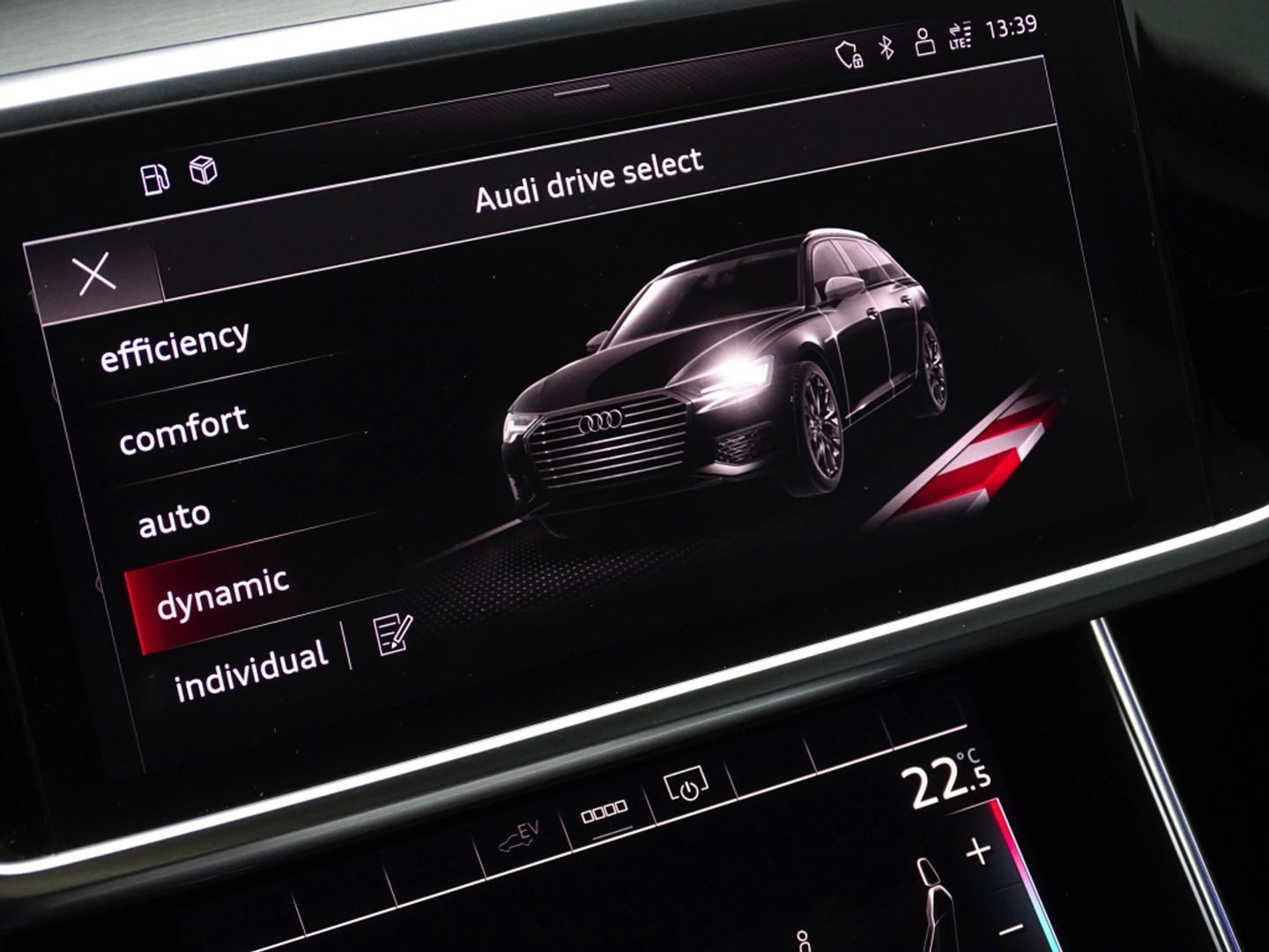 Audi A6 Avant 55 TFSI e 367PK Quattro / S6 Edition / Competition / LED