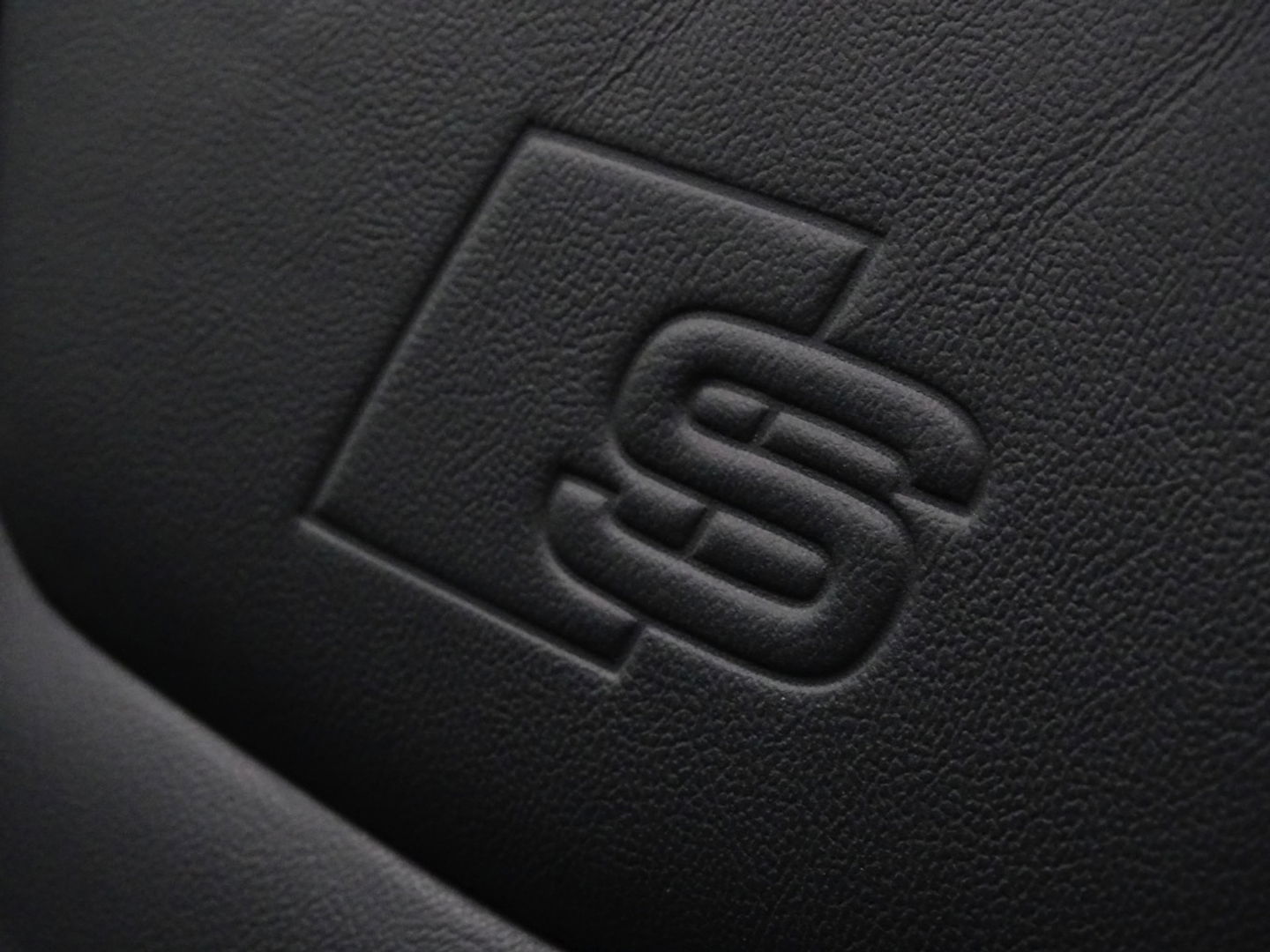 Audi A6 Avant 55 TFSI e 367PK Quattro / S6 Edition / Competition / LED