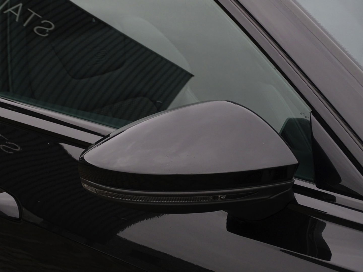 Audi A6 Avant 55 TFSI e 367PK Quattro / S6 Edition / Competition / LED